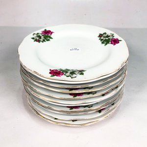 Lote de 12 Platos de Porcelana Blanca con Diseño Floral y Borde Dorado - imagen 1