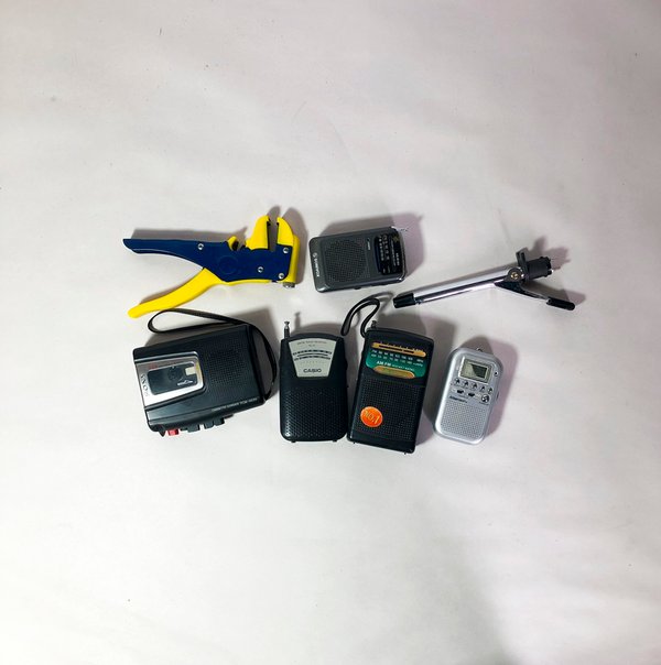 Lote de 7 piezas: Radiograbadores Sony, Casio, Atkinson, Sonivox, pinza pela cables y puntero para plancha eléctrica