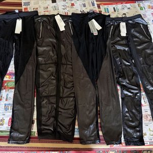 Lote siguiente: Calzas Femeninas Talle M con Paneles Brillantes y Lisos