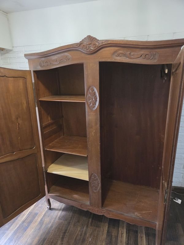 Ropero Provenzal de Dos Puertas en Buen Estado - imagen 5