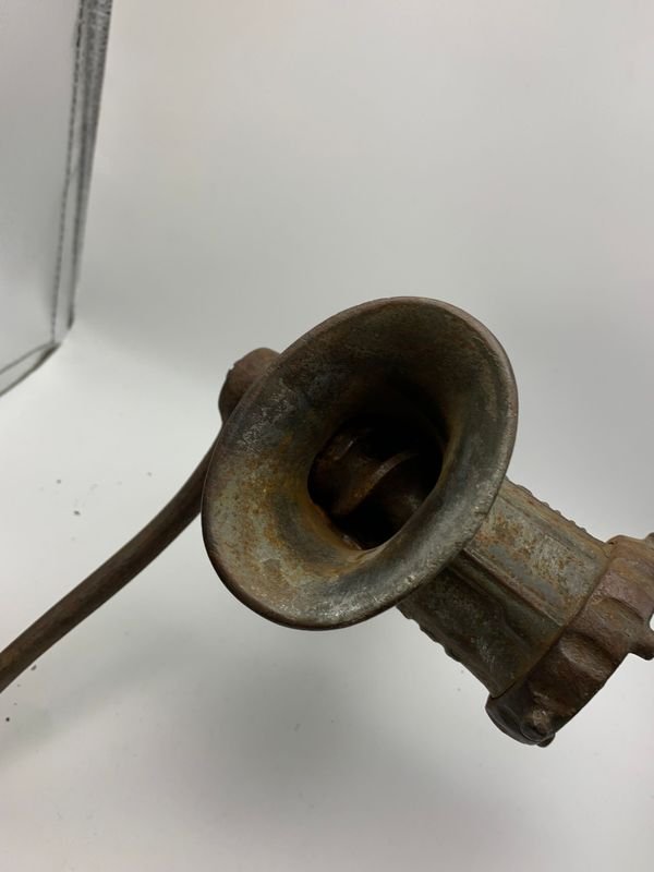 Antigua máquina de picar carne para venta - imagen 2