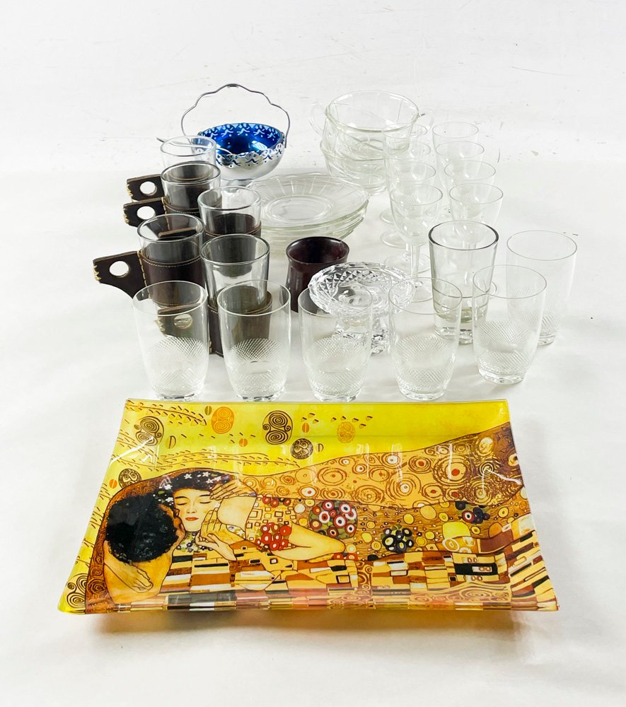 Bandeja Decorativa Estilo Klimt con Vasos y Copas de Vidrio
