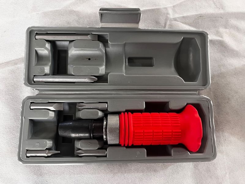 Destornillador de Impacto Manual con Puntas