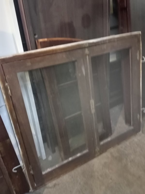 Ventana Antigua de Madera y Hierro con Vidrios - 100x120 cm