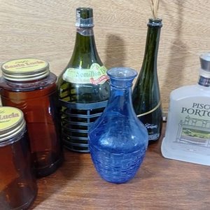 Lote anterior: Lote de Frascos y Botellas Decorativas de Vidrio Azul, Ámbar y Verde