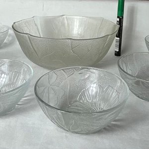 Juego de Ponchera y 6 Compoteras de Vidrio Prensado con Diseño Floral - imagen 8