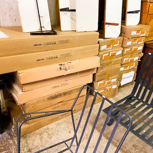 Lote anterior: Lote de Cajas Cerradas y Muebles de Exterior