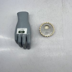 Destapador de Cerveza Norteña con Forma de Mano - imagen 2
