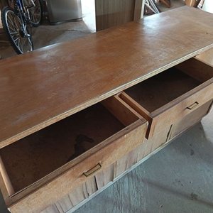 Cómoda o bargueño de madera con detalle en enchapado - imagen 5