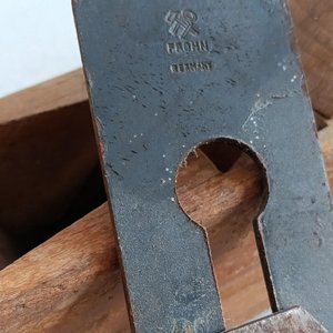 Cepillo de carpintero antiguo de madera con cuchilla sellada - imagen 6