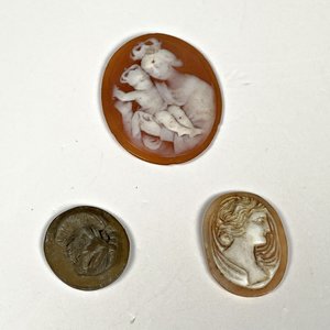 Lote de Tres Camafeos Distintos - imagen 2