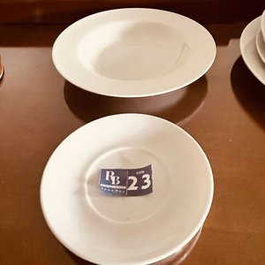 Set de 7 Platos Blancos de Cerámica con Variedad de Tamaños - imagen 3
