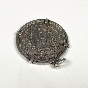 Moneda de Plata "El Gaucho" 10 Pesos 1961 Engarzada - imagen 2