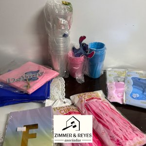 Lote siguiente: Adornos y Artículos para Cumpleaños: Vasos, Servilletas, Guirnaldas y Más