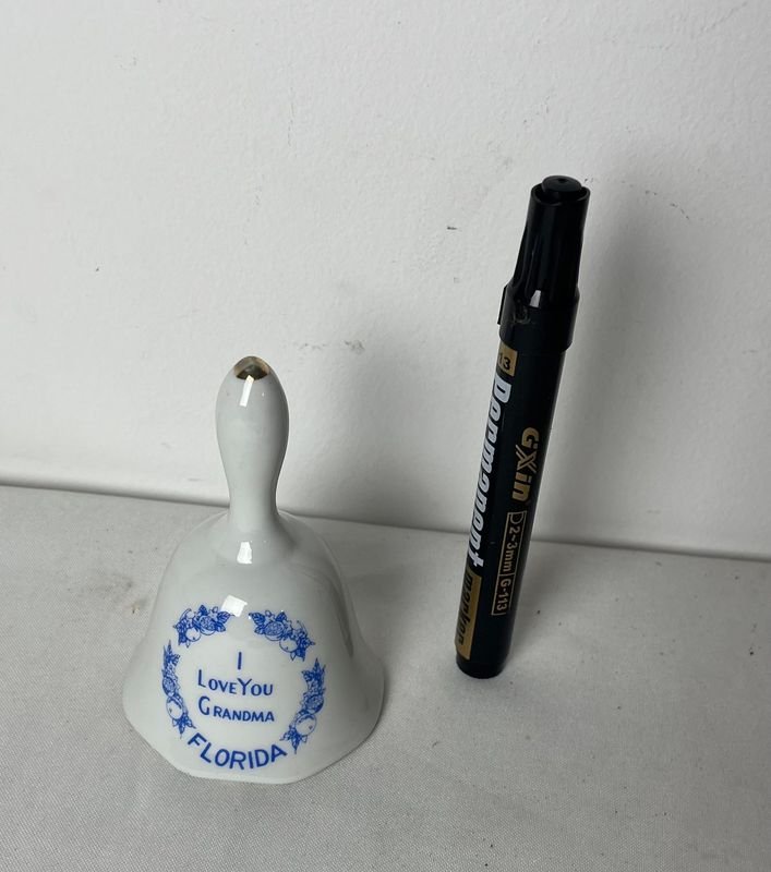 Lote anterior: Campana de loza con diseño floral y inscripción