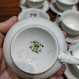 Juego de 6 Tazas de Té con Platillos de Porcelana Blanca con Guarda Plateada - imagen 3