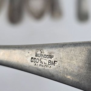Conjunto de Cubiertos Antiguos: Cucharas y Tenedores de Plata - imagen 5