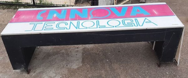 Cartel Luminoso "Innova Tecnología" en Lona y Chapa con Tubos Fluorescentes - imagen 1