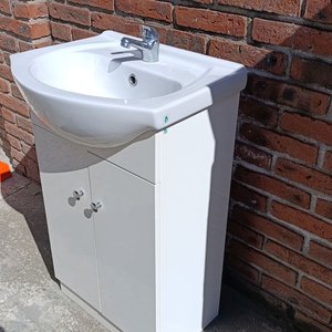 Mueble de Baño con Bacha Blanca y Grifería Monocomando - imagen 4