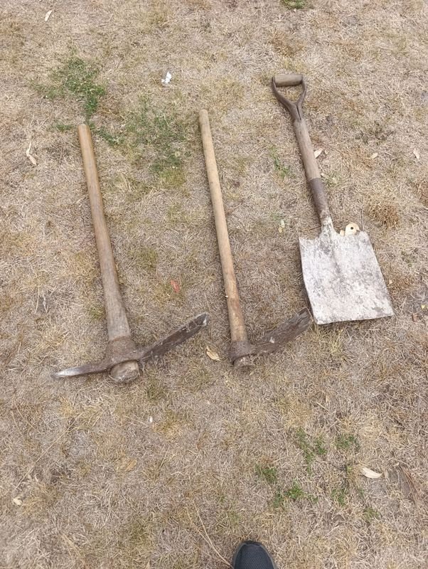 Lote siguiente: Herramientas de jardinería en buen estado