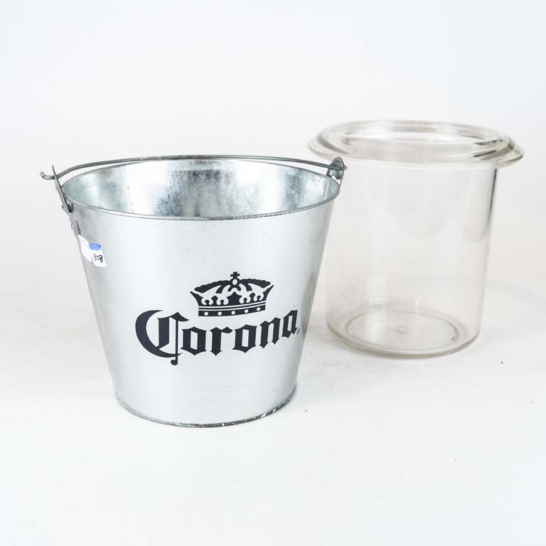 Hielera de metal corona y otro de acrílico  - Medidas: 22 y 19cm 