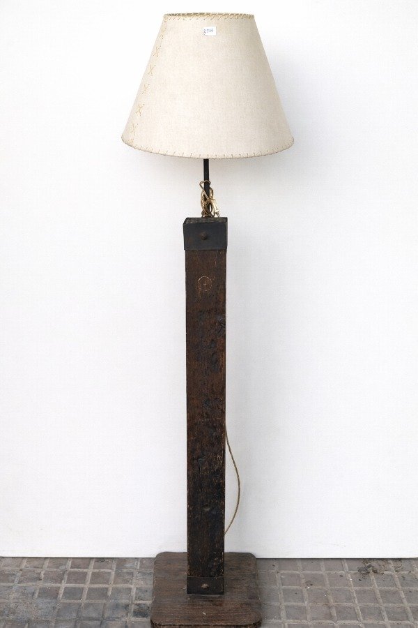 Lámpara de Pie Rústica de Madera con Pantalla de Tela