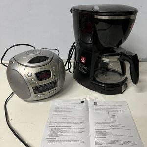 Cafetera Palermo Premium y Radio Grabador Británia Digital - imagen 1