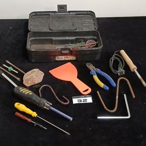 Caja de Herramientas con Brazo Articulado y Resina - imagen 2