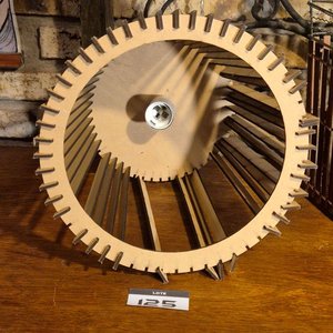 Porta Lámpara Colgante de Madera y Metal con Detalles - imagen 6