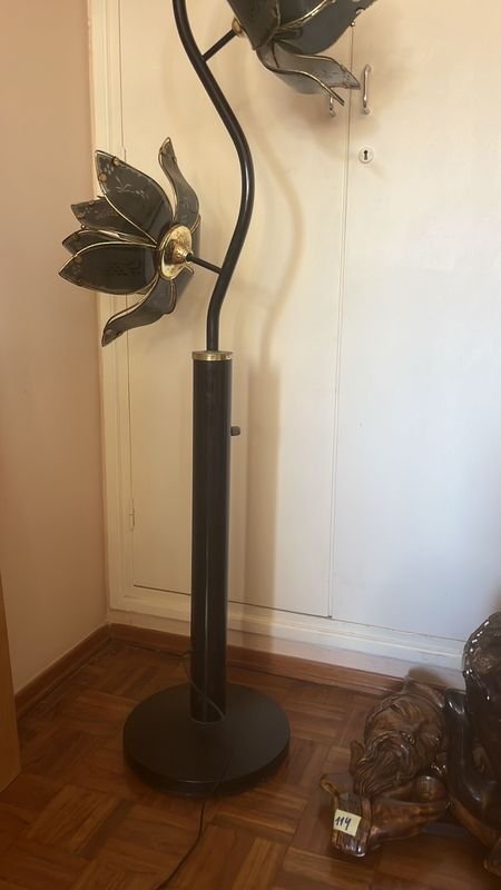 Lámpara de pie con pantallas en forma de flor - imagen 4