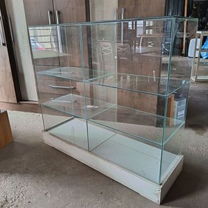 Vitrina Exhibidora de Vidrio con Base de Madera - imagen 2