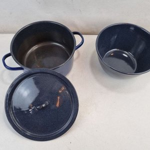 Conjunto Enlozado Azul Oscuro: Olla con Tapa y Bowl - imagen 3