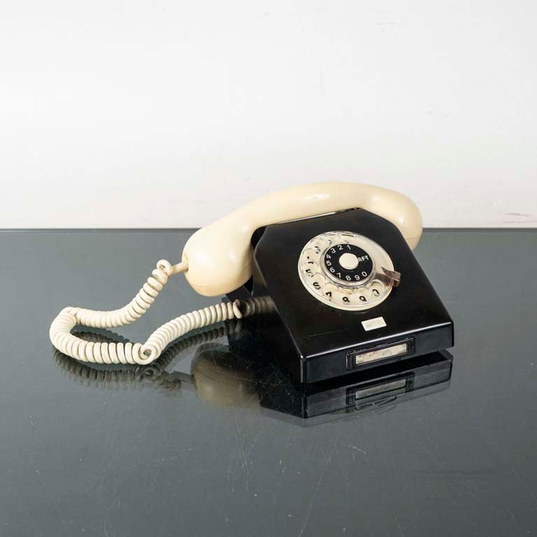 Lote anterior: Teléfono de disco antiguo en negro y blanco