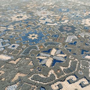 Lote siguiente: Alfombra Estilo Oriental con Motivos Florales y Geométricos