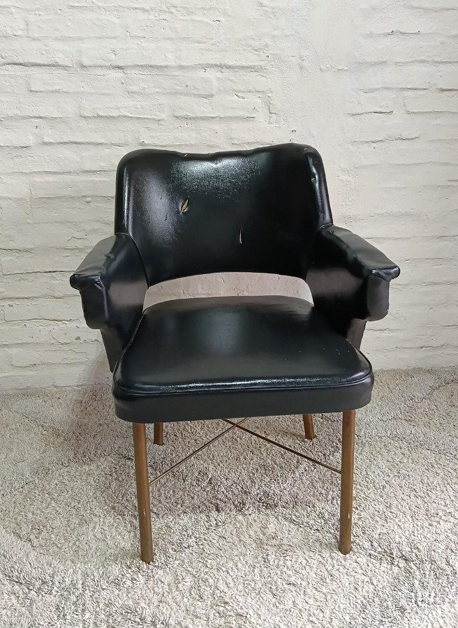 Silla de Escritorio Negra de Cuero con Detalles