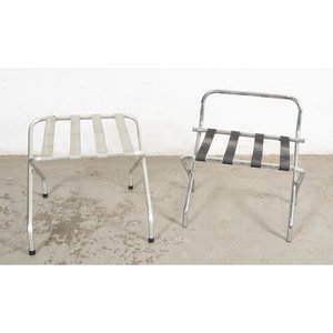 Lote anterior: Par de Portavalijas Plegables: Uno de Aluminio y Otro Cromado