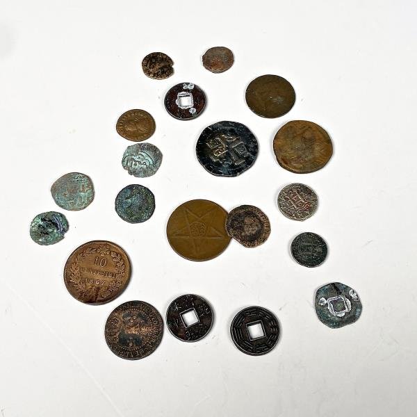 Lote de 20 Monedas Antiguas: Romanas, Japonesas y Europeas