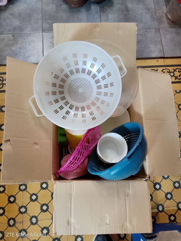 Colección de plásticos variados - imagen 3