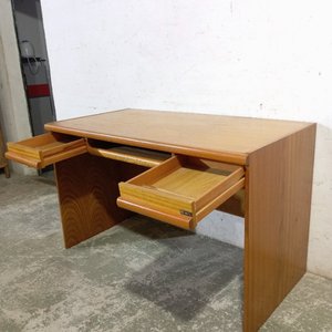 Escritorio de madera con bandeja para teclado y cajones laterales - imagen 5