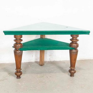 Lote siguiente: Mesa Esquinera Dos Niveles con Fieltro Verde y Patas Torneadas