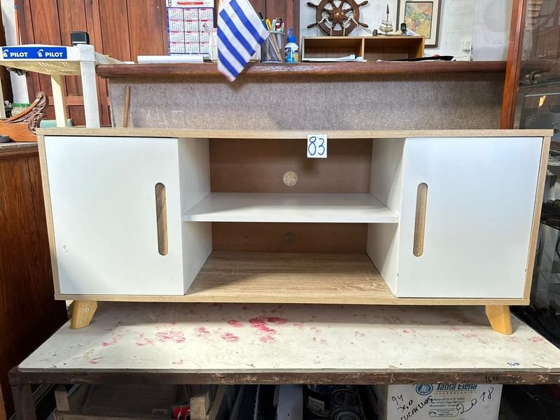 Rack en MDF con puertas y estantes - imagen 2