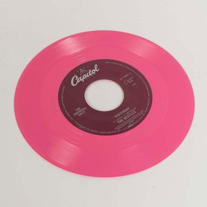 Lote siguiente: Disco Vinilo Single The Beatles "Yesterday" Edición Coleccionista Capitol Records USA Color Rosado