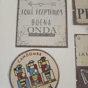 Lote de 8 Chapas Vintage Temáticas: Guinness, Uruguay, Carnaval y Más - imagen 5