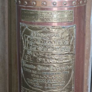 Extintor Fumite El Fuego de Cobre y Bronce - 64 cm - imagen 3