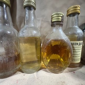 Lote de Botellas Miniatura de Licores Varios Selladas - imagen 2