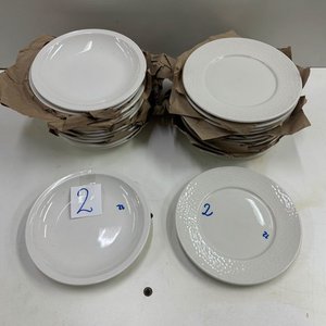 24 Platos de Loza Blanca (12 Lisos y 12 con Diseño) - imagen 2