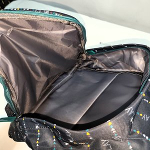 Mochila Azul Nueva con Estampado "Play" y Múltiples Compartimentos - imagen 4