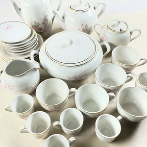 Juego de Vajilla de Porcelana Blanca con Flores Rosas y Bordes Dorados - imagen 4