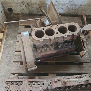 Lote siguiente: Motor de Combustión Interna Antiguo para Repuestos o Restauración