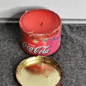 Lata Vintage Coca-Cola con Vela Aromática Navideña - imagen 2